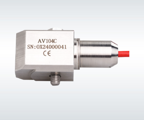 Piezo Beschleunigungs- und Temperatursensor mit radialem Kabelabgang mit integriertem Anschlusskabel