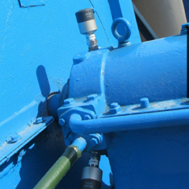 Drahtloser Beschleunigungssensor an einem Wellentunnel installiert